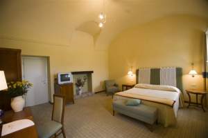 Xtrallusion offers characteristic Bed and Breakfast, B&B, Guest House, Hotel, Albergo and Country Lodge accommodation in Italy. Plus independent self-guided Walking, Adventure, Activity, Skiing and Paragliding Holiday itineraries on the Italian Rivieras, in the Italian Lakes, in the Italian Alps and in some of the most beautiful corners of Italy.